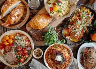 Ser pecorino z miodem i orzechami