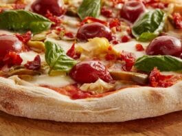 Letni makaron z pomidorkami i mozzarellą