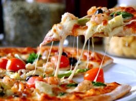 Historia pizzy – skąd pochodzi i jak się zmieniała?